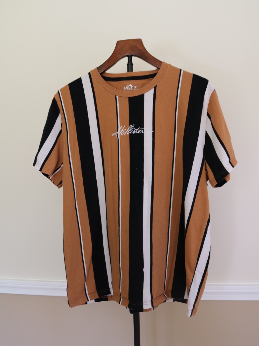 Hollister Men's Vertical Stripe Crewneck Tee in Tan, Black & White